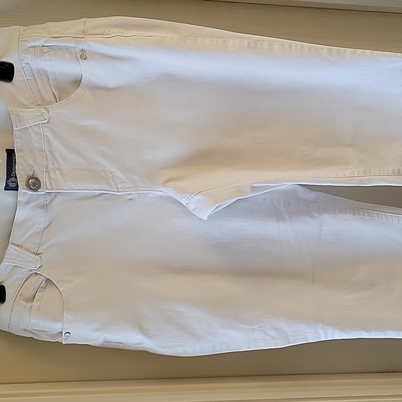 Democracy Ab Solution Women's Crisp White Straight Leg Jeans - Picture 6 of 16